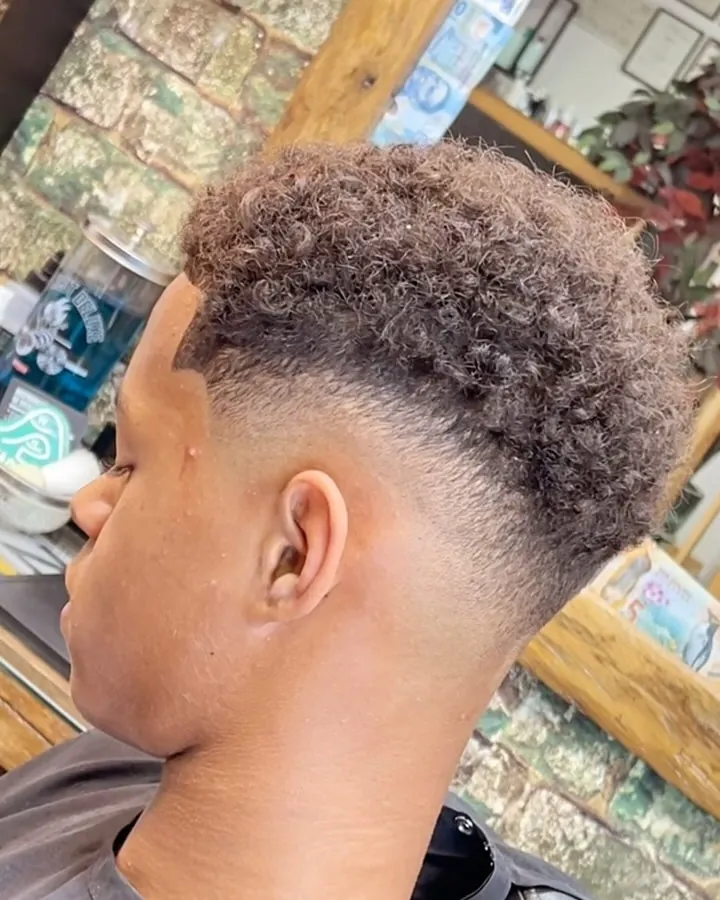 Šišanje u VR Barbershopu